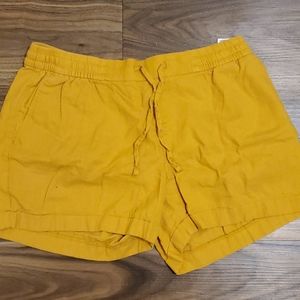 Large mustard old navy shorts